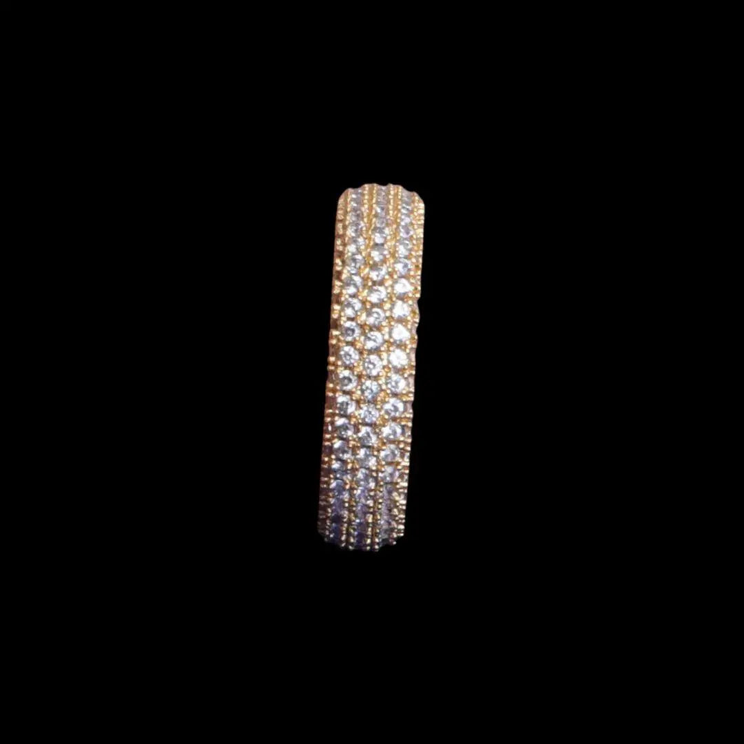 Stones of Round Iced Out Ring - Cartice™LuxuryJewelryGoldSilverWatchBraceletNecklaceChainIced-outCubanMoissaniteTarnish-freeStainlessDurablePremiumShinePlatedStatementDiamondAffordable