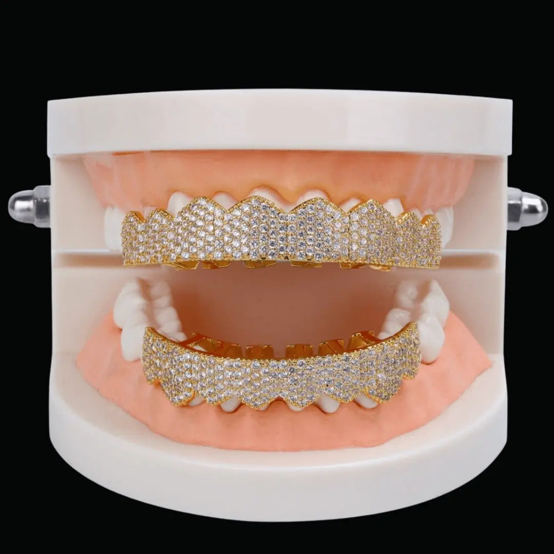 8 Teeth Fang Mouth Iced Out Grillz - Cartice™LuxuryJewelryGoldSilverWatchBraceletNecklaceChainIced-outCubanMoissaniteTarnish-freeStainlessDurablePremiumShinePlatedStatementDiamondAffordable