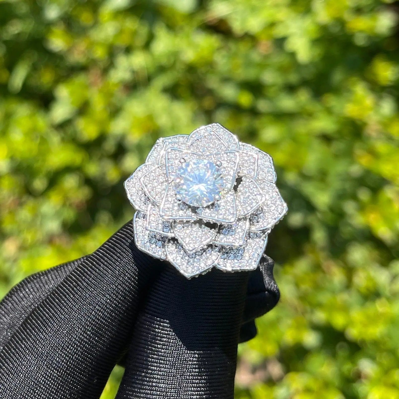 Rose Flower Iced Out Ring - Cartice™LuxuryJewelryGoldSilverWatchBraceletNecklaceChainIced-outCubanMoissaniteTarnish-freeStainlessDurablePremiumShinePlatedStatementDiamondAffordable